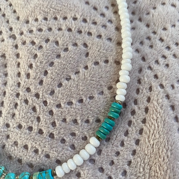 Dyed turquoise howlite choker necklace - Picture 3 of 5